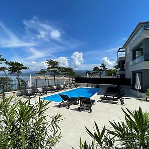 Affittacamere Punta - Luxury With Pool, Šilo